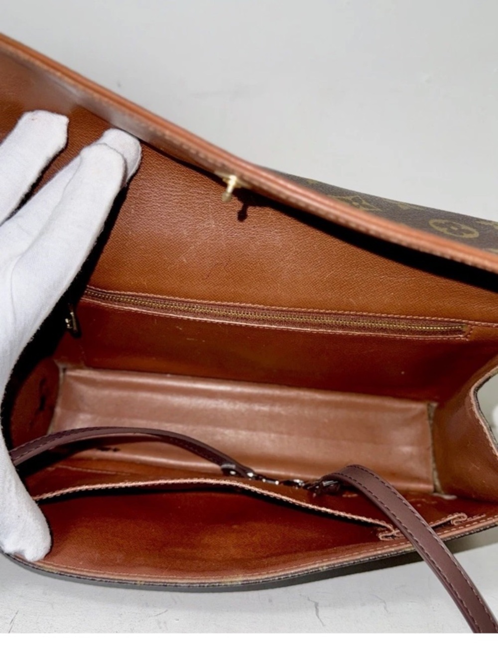 LOUIS VUITTON Monogram Dame Crossbody - Picture 8 of 13